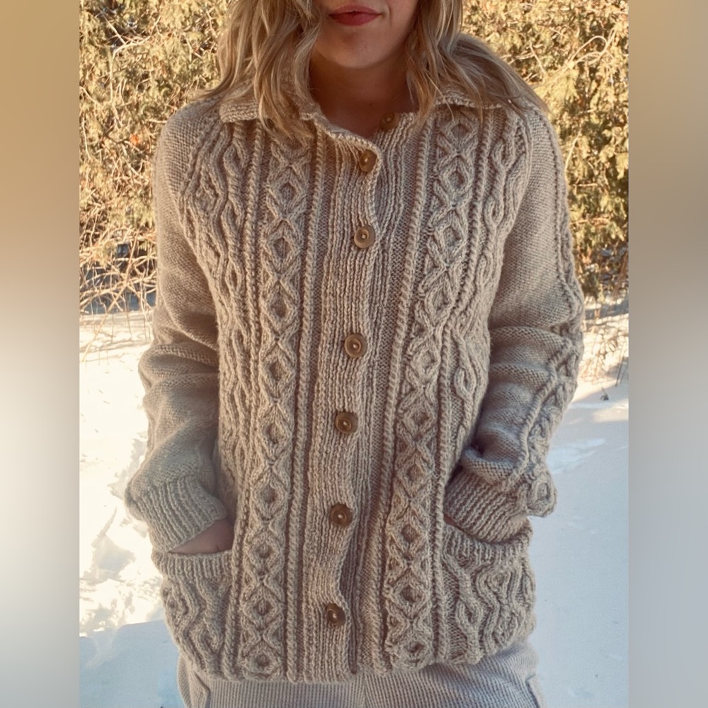 HANDMADE cableknit chunky wool cardigan sweater neutral cream tan size medium